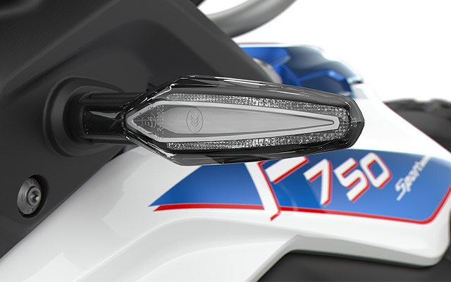 Vemos los distintivos intermitentes LED de la F 750 GS.