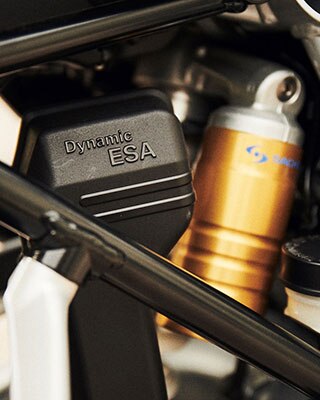 La BMW R 1250 GS con Dynamic ESA de serie.