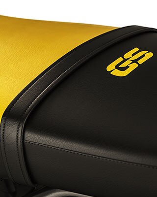 Vemos el asiento negro y amarillo de la R nineT Urban G / S.