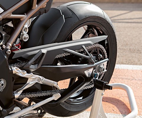 BMW RR - Basculante de refuerzo en la producción en serie